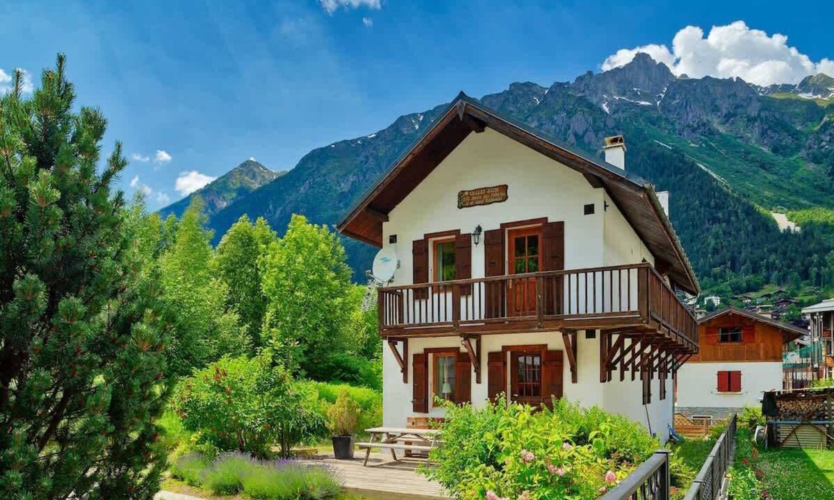 Chamonix City Centre Ski Chalet | Chalet Heidi Spacious 5 Bedroom Alpine Chalet Near Chamonix Sud and Aiguille du Midi