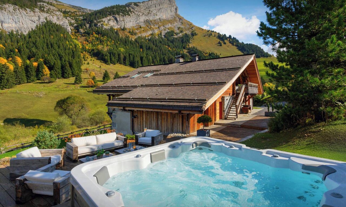 La Clusaz Ski Chalet | Chalet Lodge Rodzina - 5 star chalet for 14 with spa - OVO Network