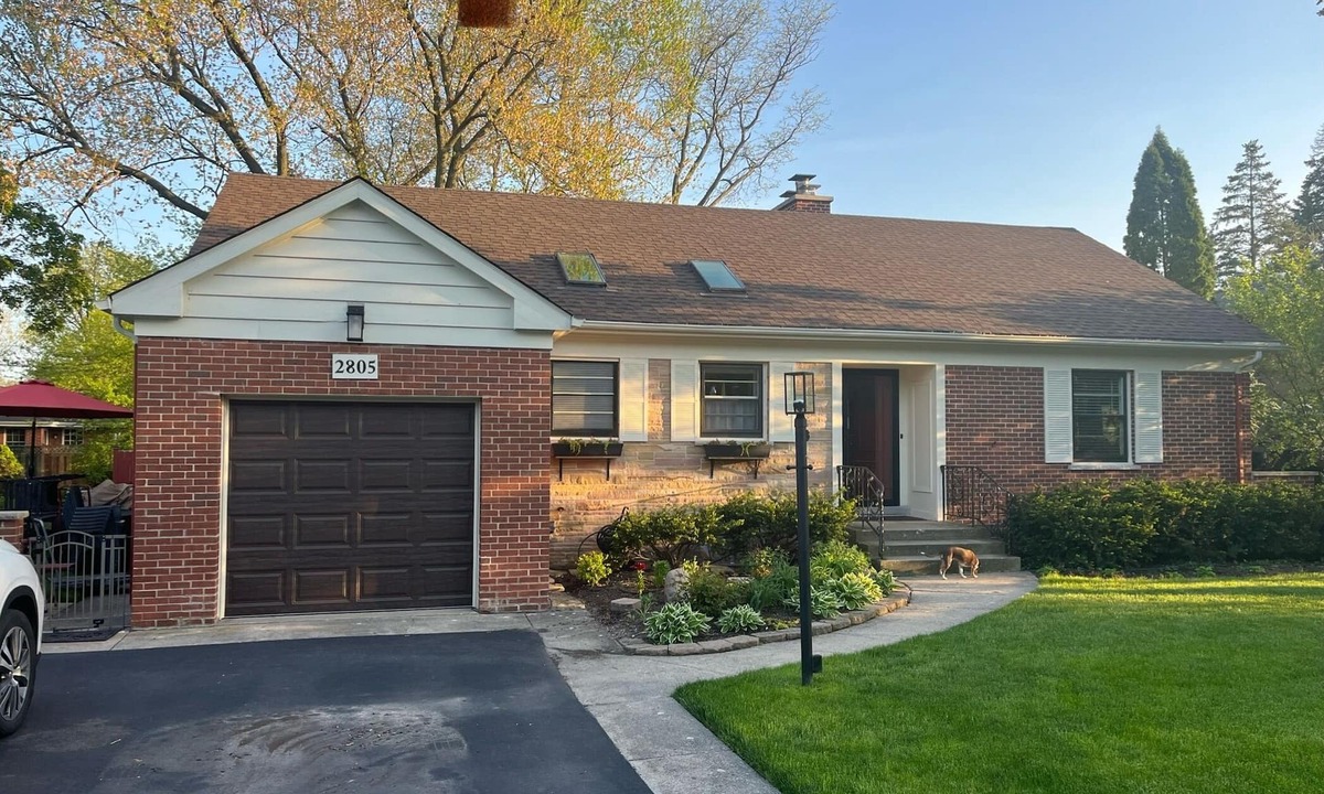 Wilmette Apartment | Charming 2-bedroom lower apartment with WiFi, AC in welcoming Wilmette