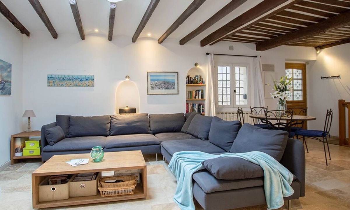 Antibes Old Town House | Charming 3-bed, 3-bath house in old Antibes with terrace & aircon. Parking close