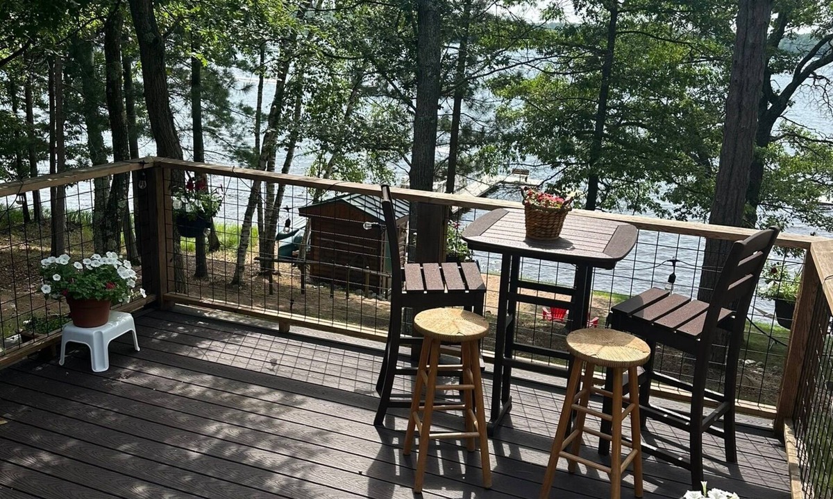 Eagle River Cabin | Charming 3-bedroom cabin with WiFi, AC in lovely Eagle River sleeps 8 people.