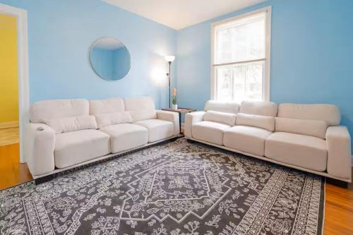 Skokie House | Charming 3BR Home With 2 Parking Spot, Near Transit & Shopping,