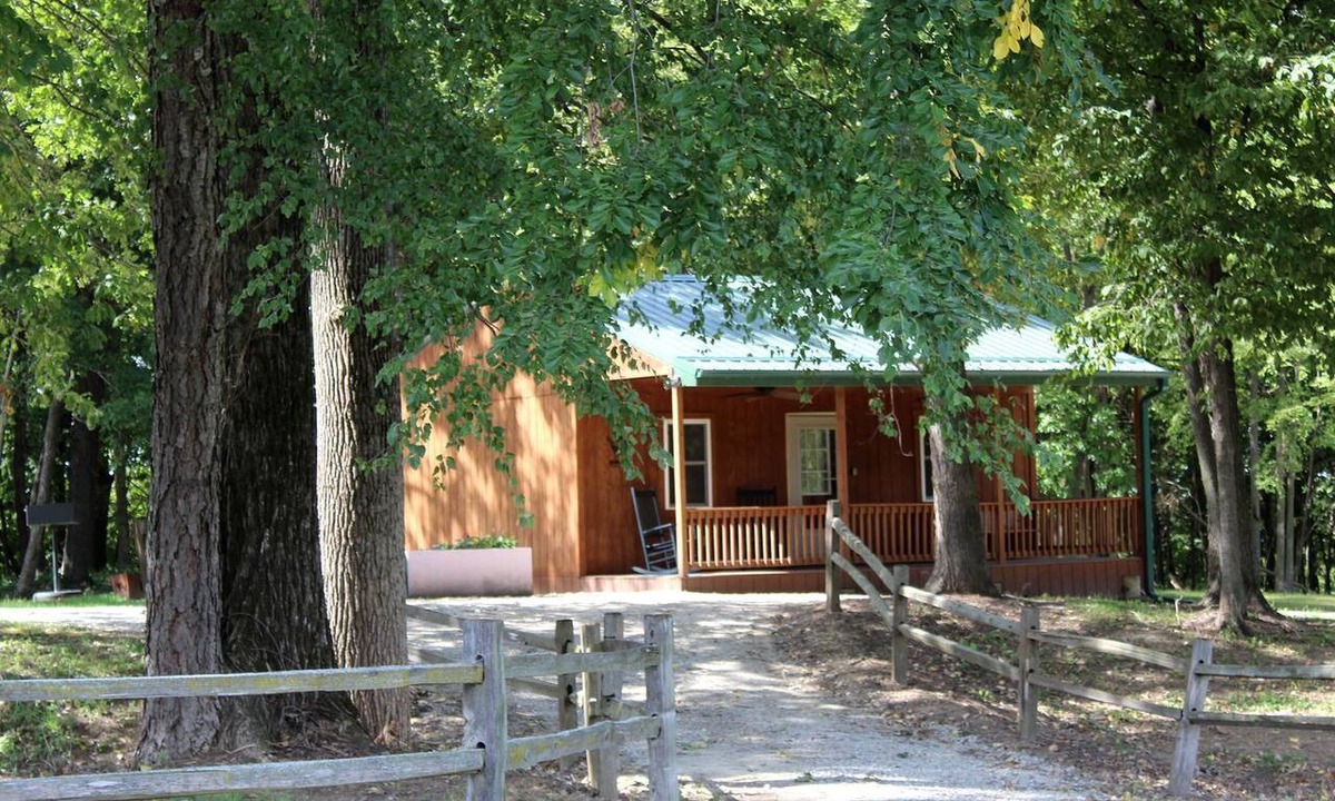Moscow Cottage | Charming Cozy Chalet on a Hill by the Cedar River in Letts, Iowa