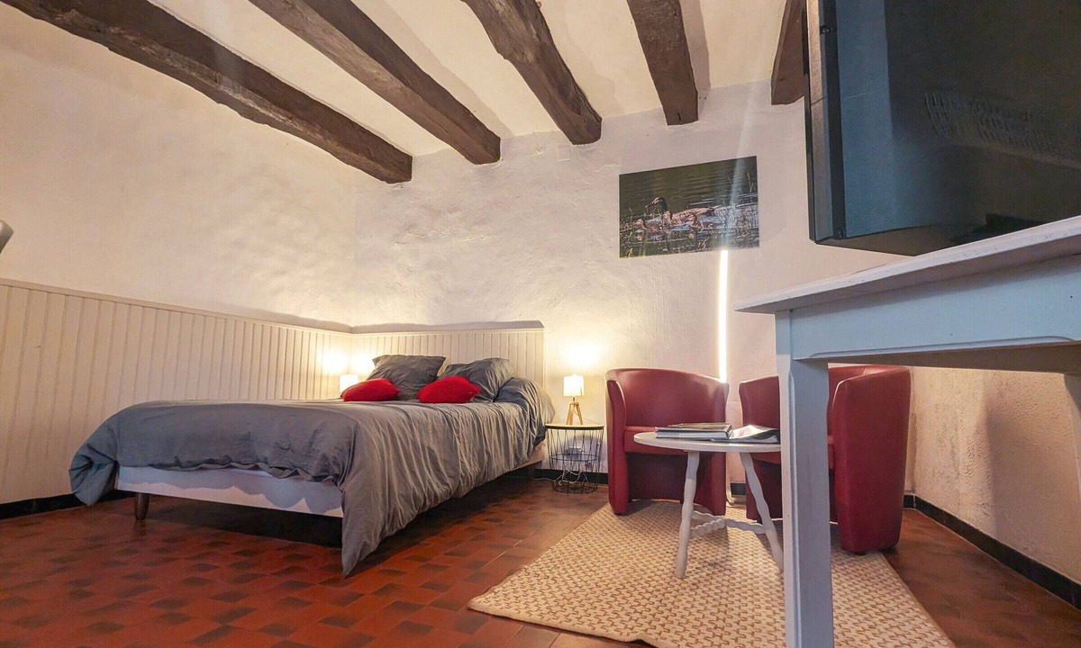 Migne Cottage | "Charming Lakeside Ground-Floor Cottage in Berry with Inclusive Amenities & Private Parking"