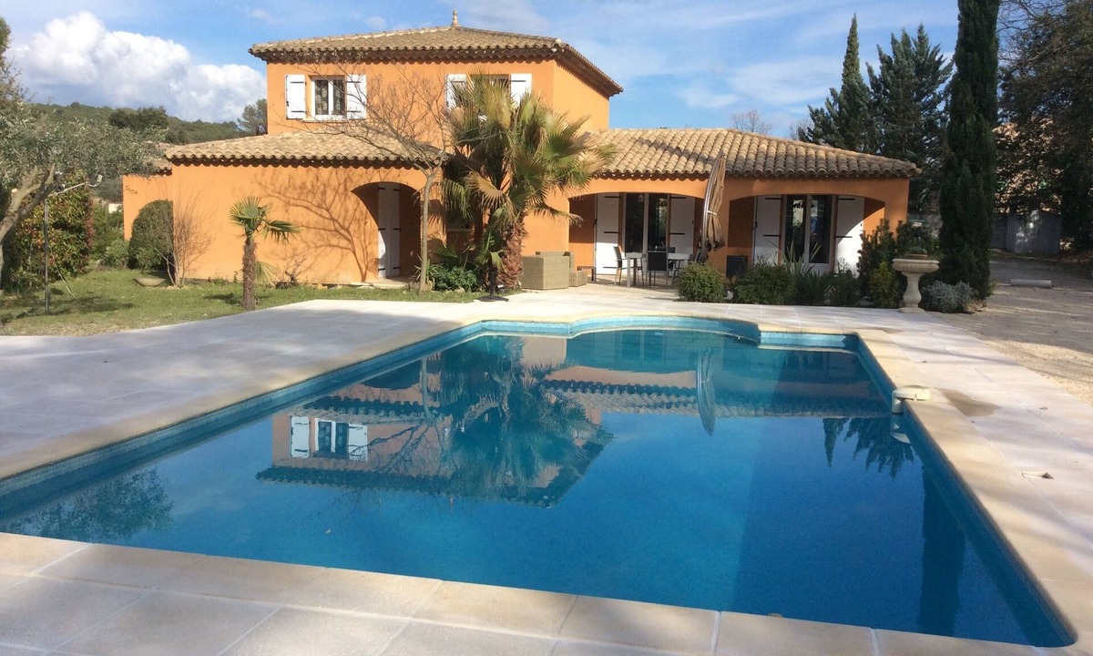 Lorgues Villa | Charming villa 140 m² - Tiled swimming pool - 2500 m² of land - Total privacy