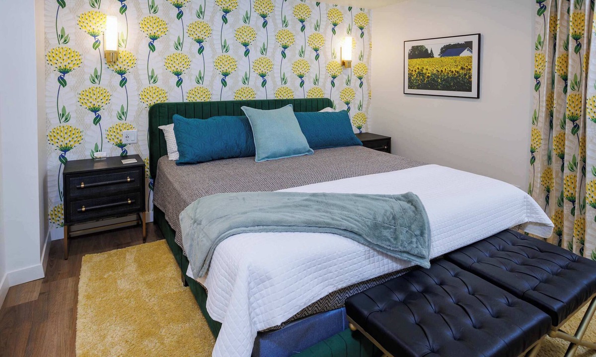 Ashwaubenon House | Cheese Head Hideaway - Walk to Lambeau Field
