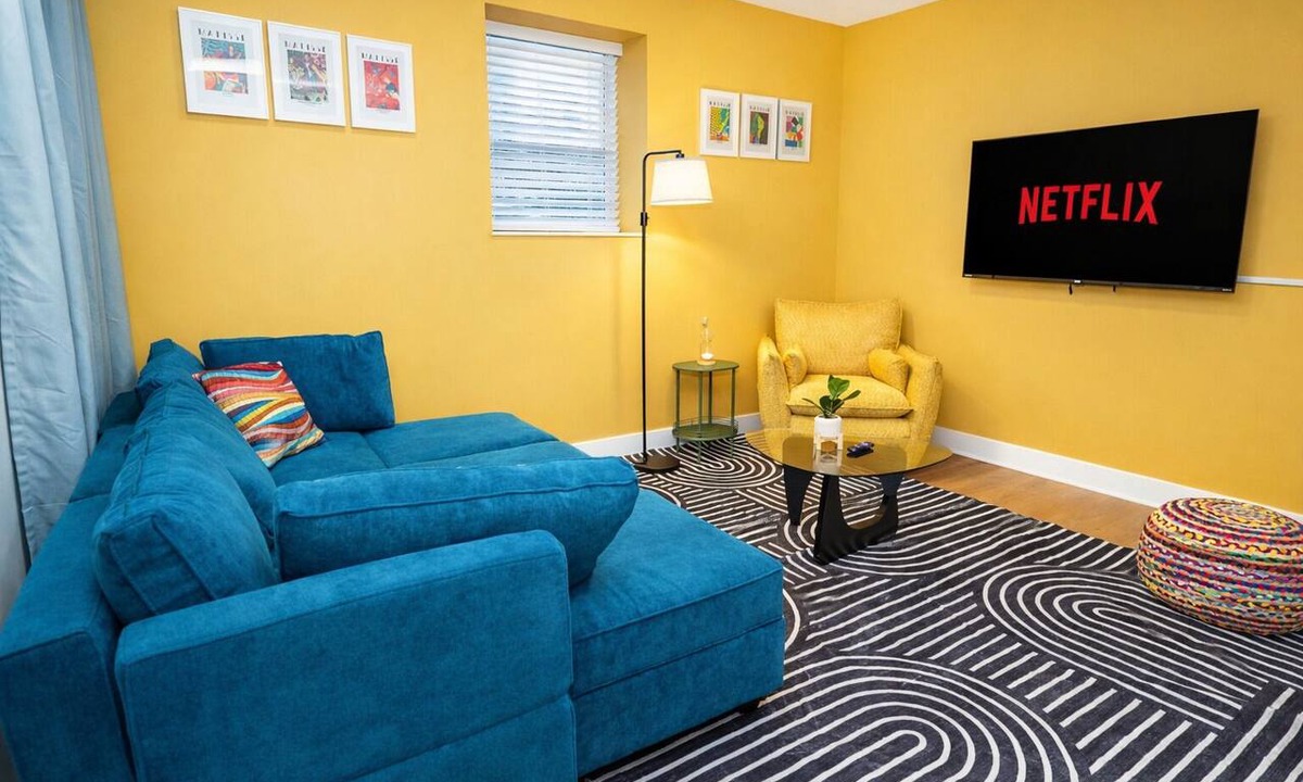 Edgewater Hotel | Chic 3BR Chicago Apt Near Loyola Uni & Lakefront