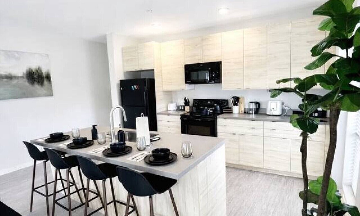 Downtown Des Moines Apartment | Chic Des Moines 2BR with Amenities & Prime Location