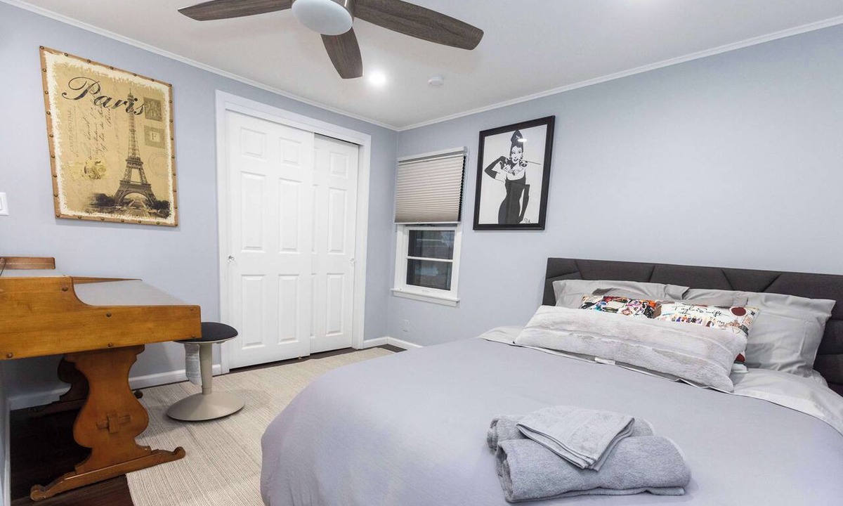 Lake Geneva Apartment | Chic Downtown Lake Geneva Apartment - Sleeps 2!