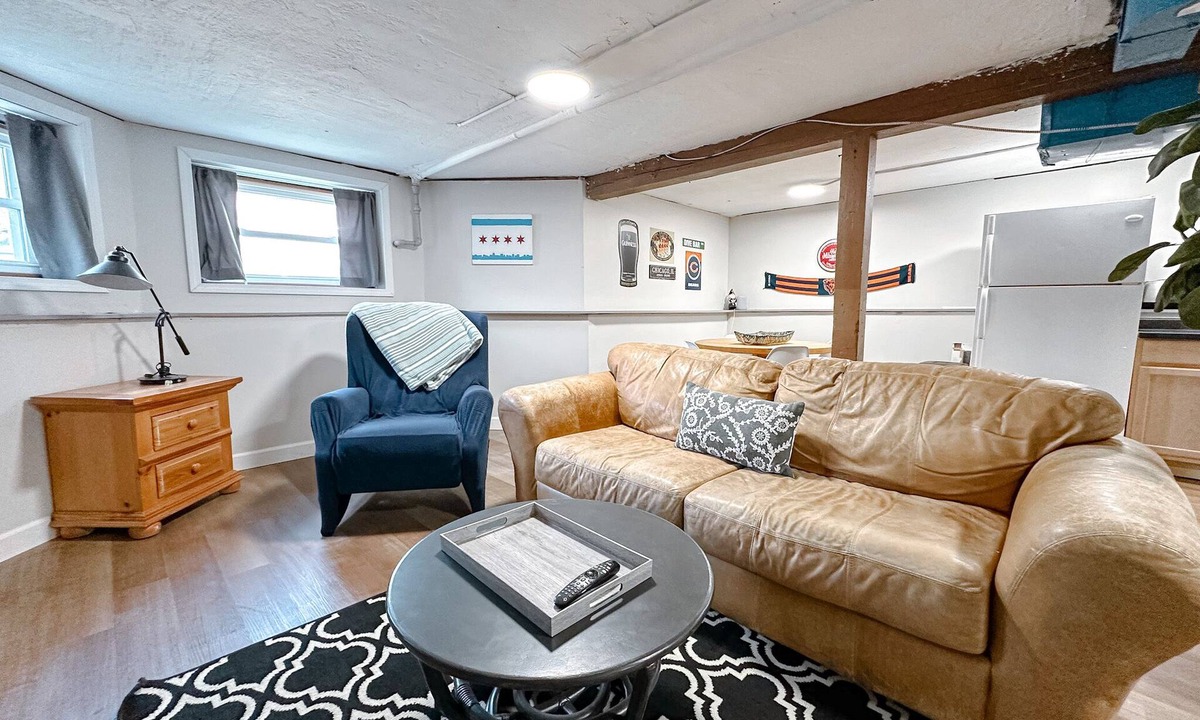 Lakeview Apartment | Chicago Bear Den
