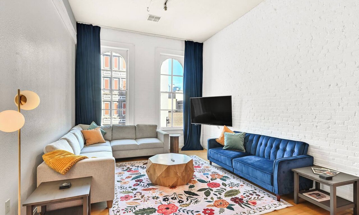 Westown Condo | City Retreat Bar Below Walk Everywhere Chef Experience