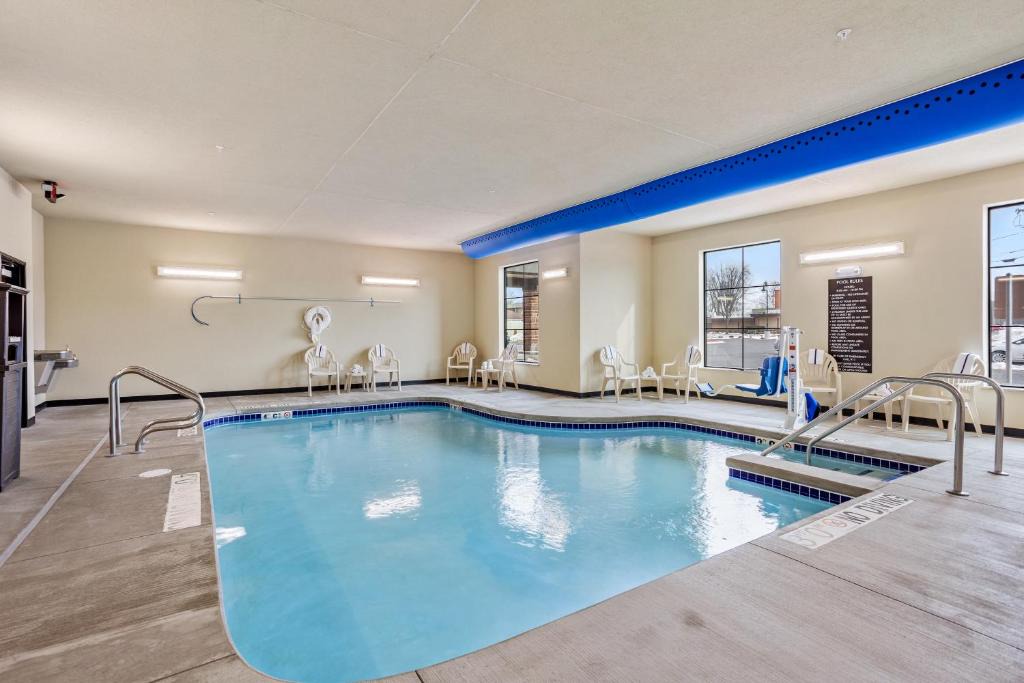 Little Chute Hotel | Cobblestone Hotel & Suites - Little Chute