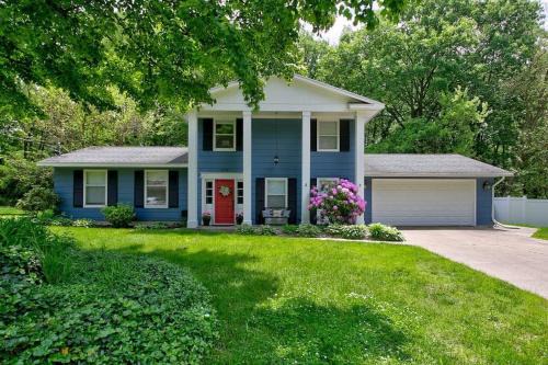 Waukazoo Woods House | Colonial Cottage with Hot Tub & Sauna-Family Friendly