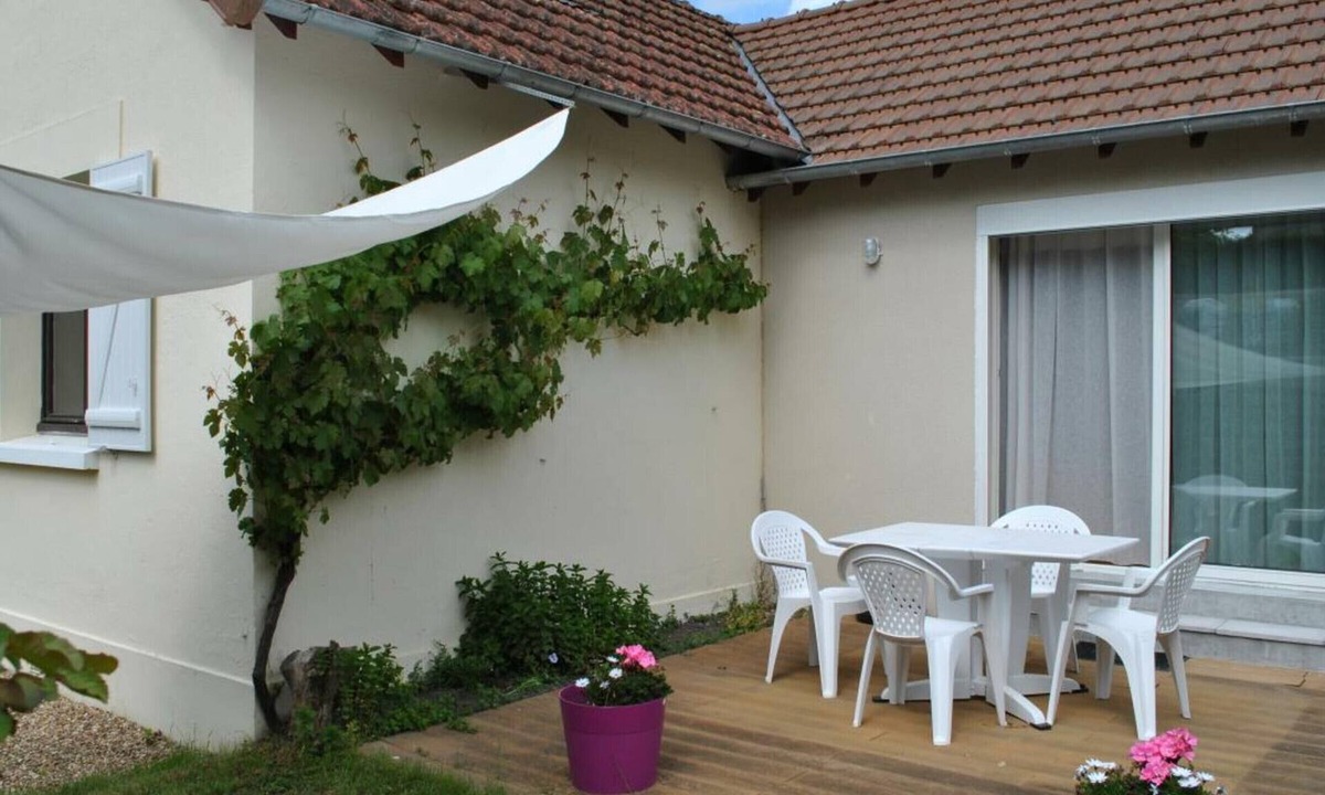 Montbazon Cottage | Comfortable and Bright House Near Tours