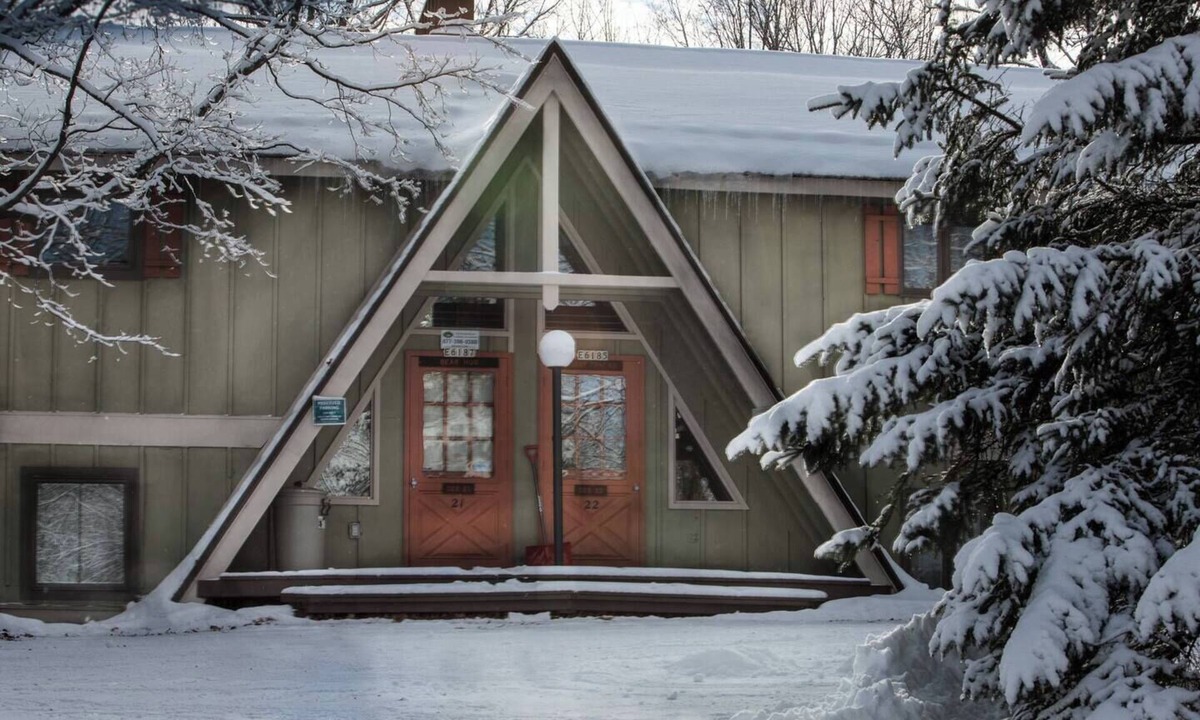 Bessemer Condo | Condo-Style Vacation Home Walking Distance To Ski Hill