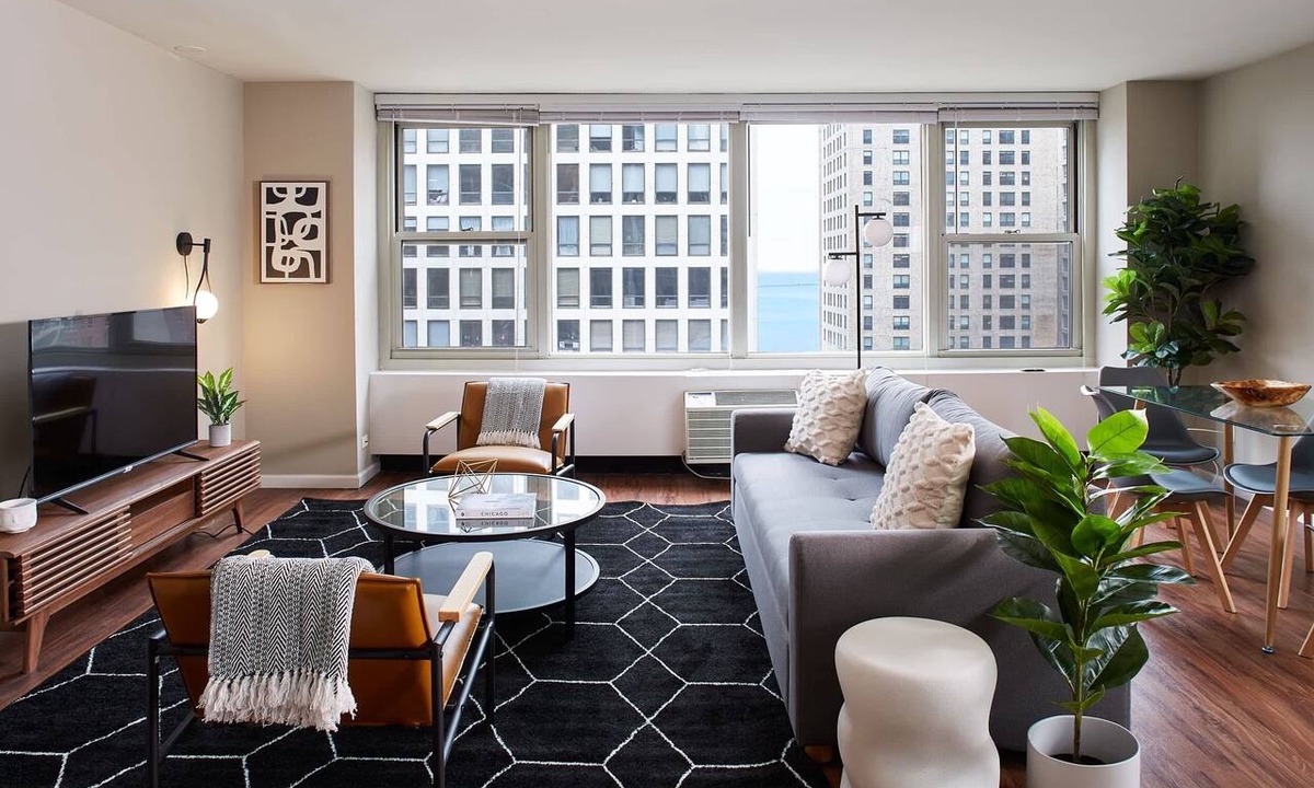 Streeterville Apartment | Corner 3BR in Streeterville | Views | Roof Deck