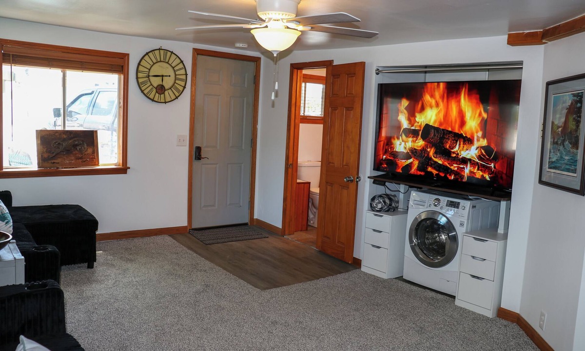 Fond du Lac Apartment | Cottage located on Lake Winnebago! Pontoon Boat and/or WaveRunner included!