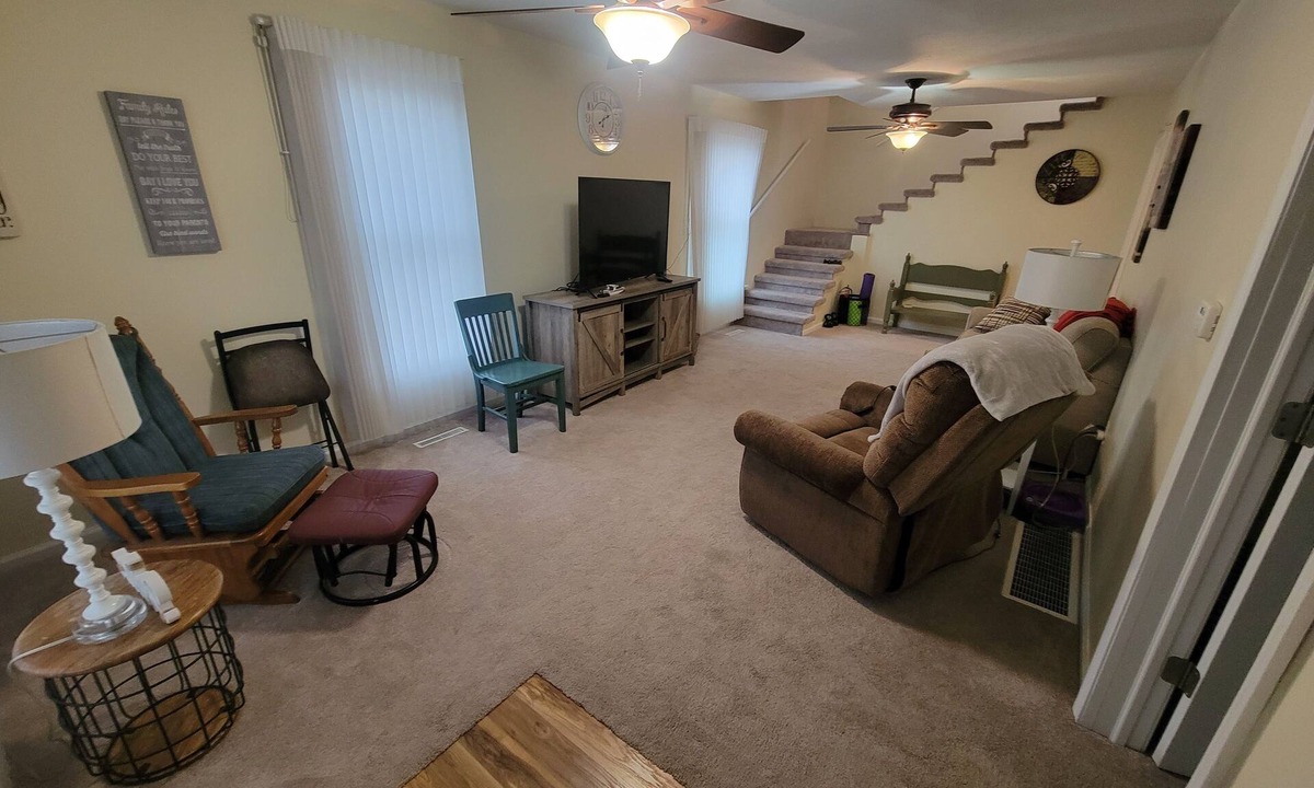 Council Bluffs House | Cozy 2-bedroom house in Council Bluffs that is close to Downtown Omaha