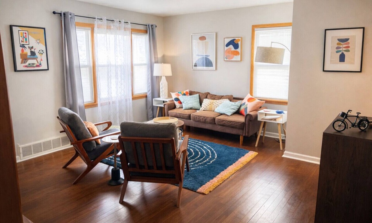 Wauwatosa House | Cozy 2BR Home – 1 Mile to American Family Field!