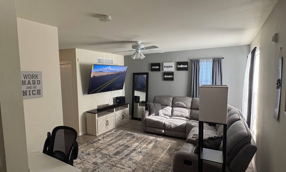 Harambee House | Cozy 3-Bedroom Milwaukee Retreat