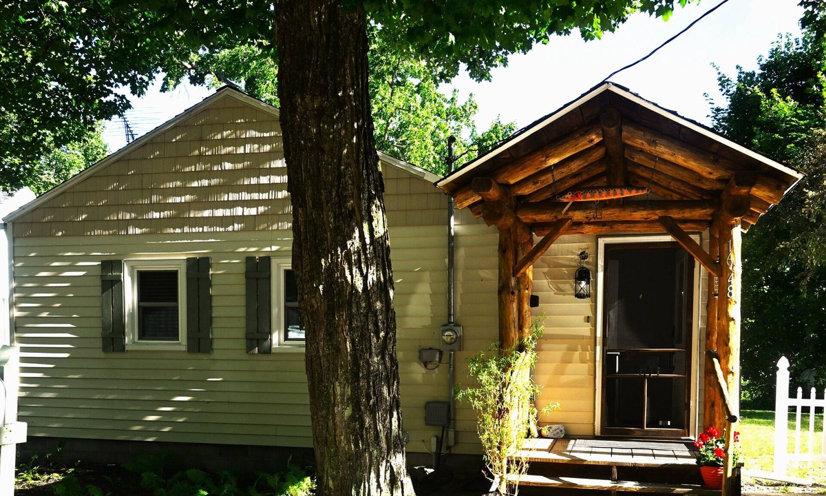 Newaygo House | Cozy 4-bedroom house on the Muskegon River in serene Newaygo, MI with AC