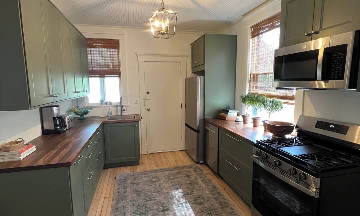 Ann Arbor House | Cozy and Updated West Side Ann Arbor Home