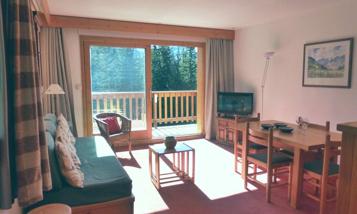 Meribel Apartment | Cozy apartment in Méribel Altiport, 2 rooms, sleeps 6, pets allowed