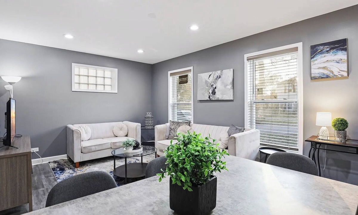 Forestview House | Cozy Chic Home close to Oakbrook