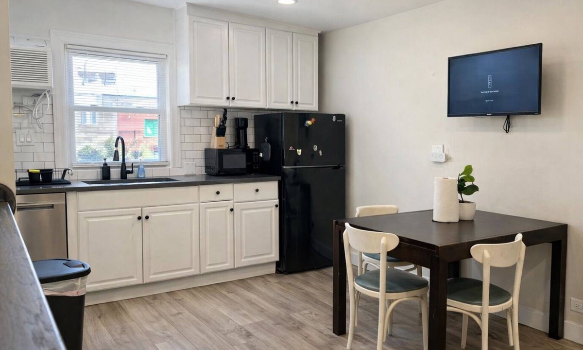 Skokie Apartment | Cozy Corner: Charming 1BR with WiFi