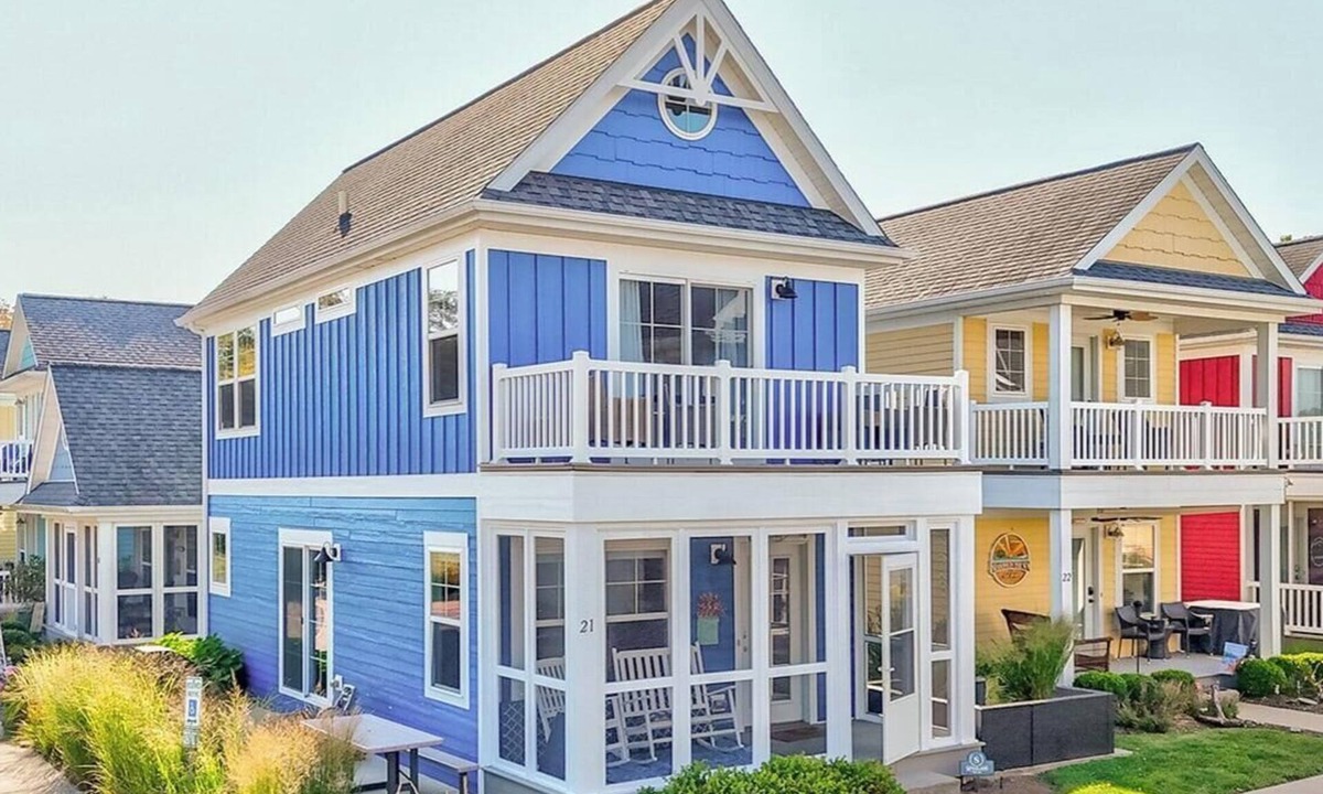 Ottawa House | Cozy home in Ottawa on the River, Great for Families/Couples!