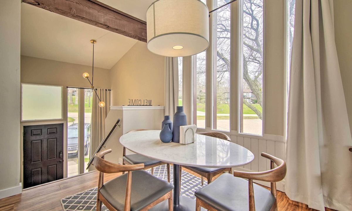 Lake Geneva Apartment | Cozy Lake Geneva Retreat With Year-round Views!