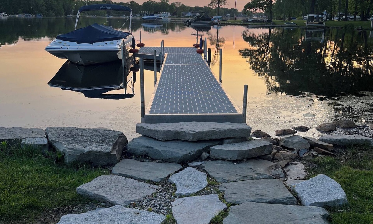 Brighton House | Cozy Lake House with Private Dock