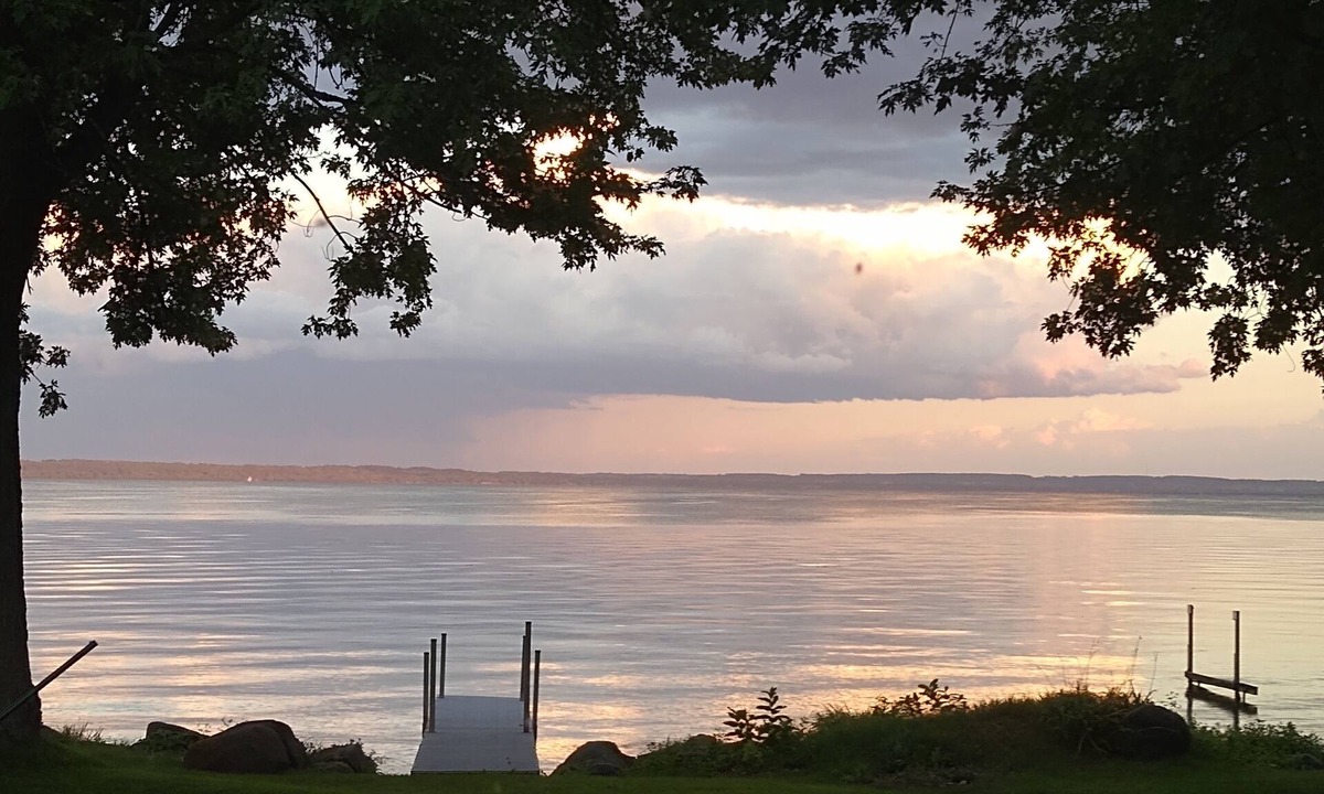 Neenah Cottage | Cozy Lakefront Cottage Conviently Located Near Fox Cities