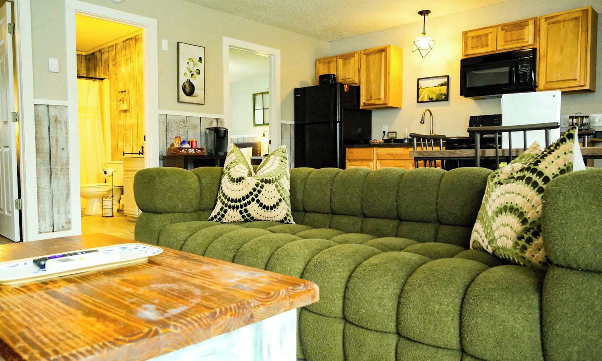 Bessemer House | Cozy Mountain View Condo at Powderhorn Mountain
