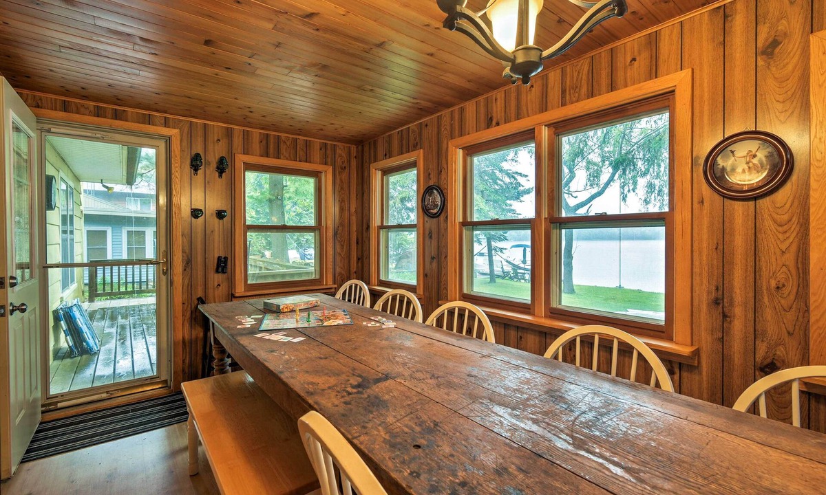 Wautoma Cottage | Cozy Wautoma Home w/Boats & Dock on Bughs Lake!