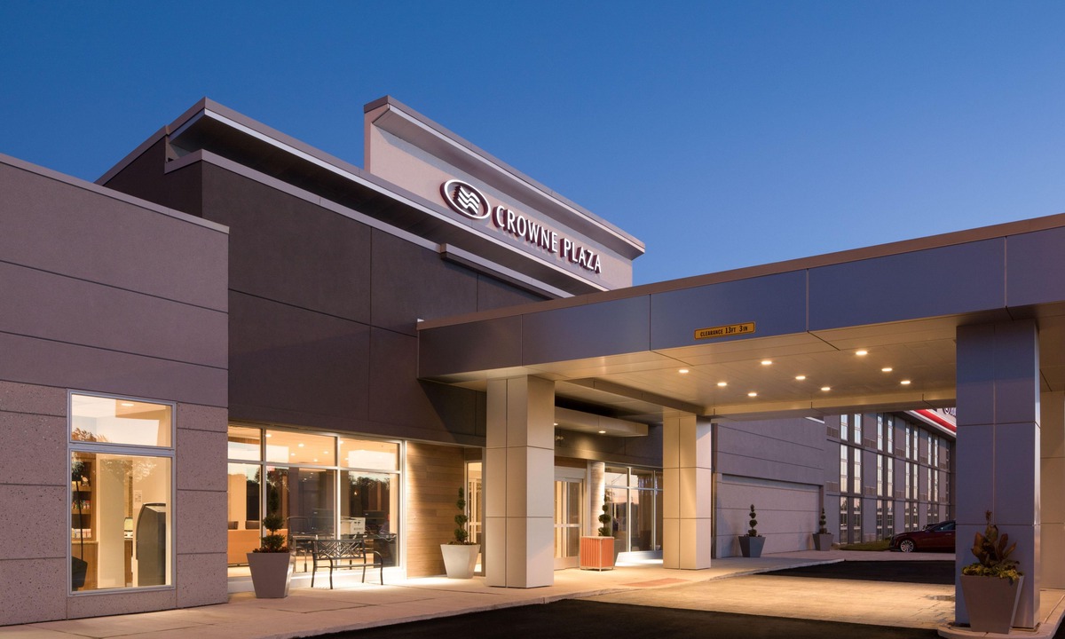 Burr Ridge Hotel | Crowne Plaza Chicago SW - Burr Ridge, an Ihg Hotel