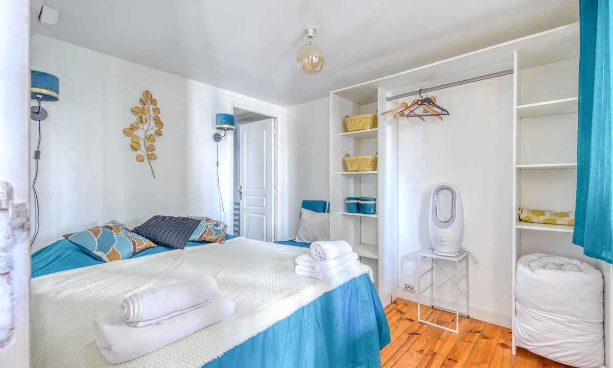 Capucins - Victoire Apartment | Dari Apartment – Elegant Getaway in the Heart of Bordeaux