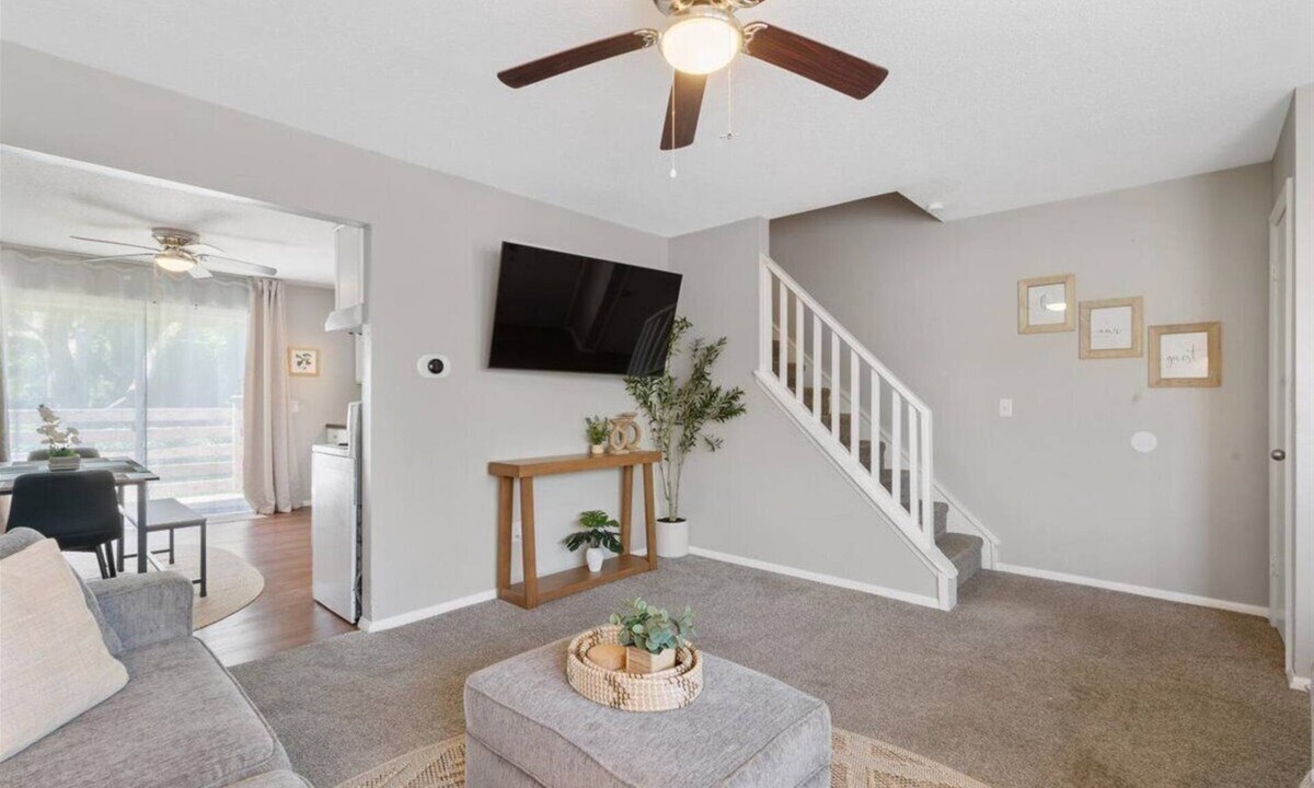 Quad Cities House | Davenport Landing #10: Work Crew Friendly, Insurance Relocations, Ext. Stays