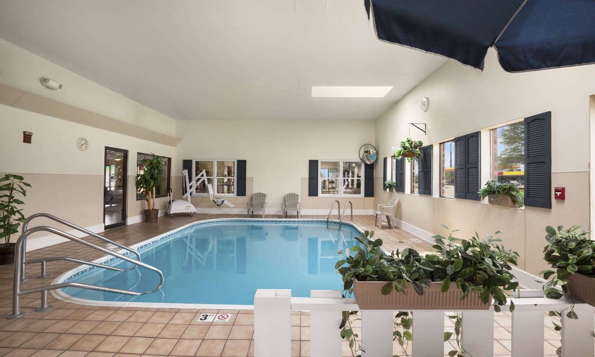 Oglesby Hotel | Days Inn by Wyndham Oglesby/Starved Rock