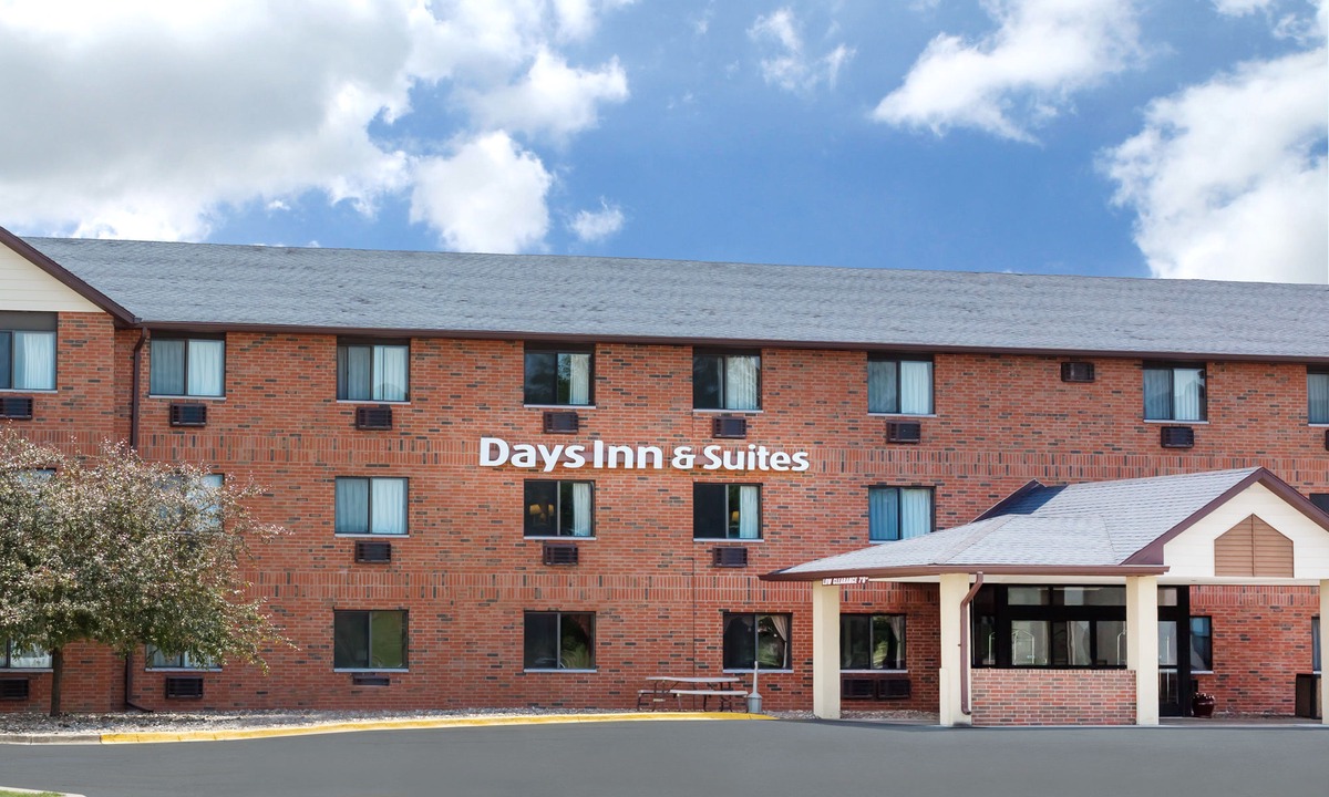 Greater South Side Hotel | Days Inn & Suites by Wyndham des Moines Airport