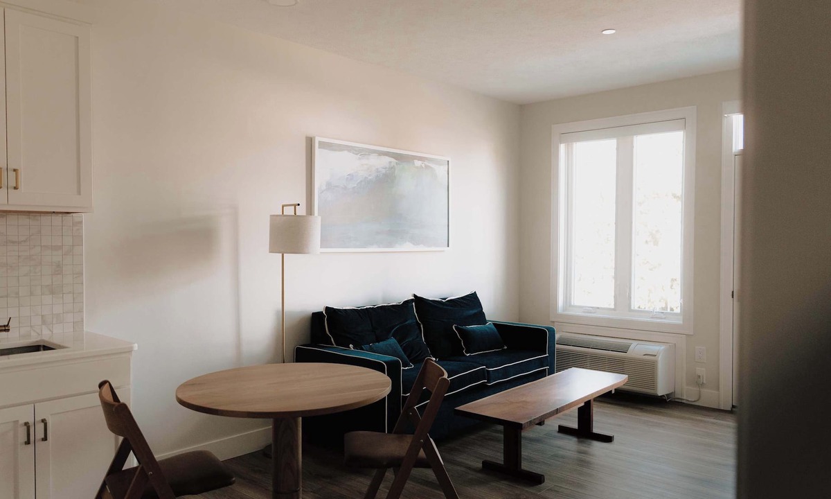 Elk Rapids Apartment | Dexter Suite - 2 Queen Beds | Sleeper Sofa - Accessible