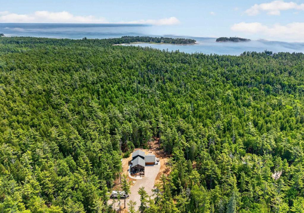 Baileys Harbor House | Dog Friendly home in Baileys Harbor near Cana Island Lighthouse