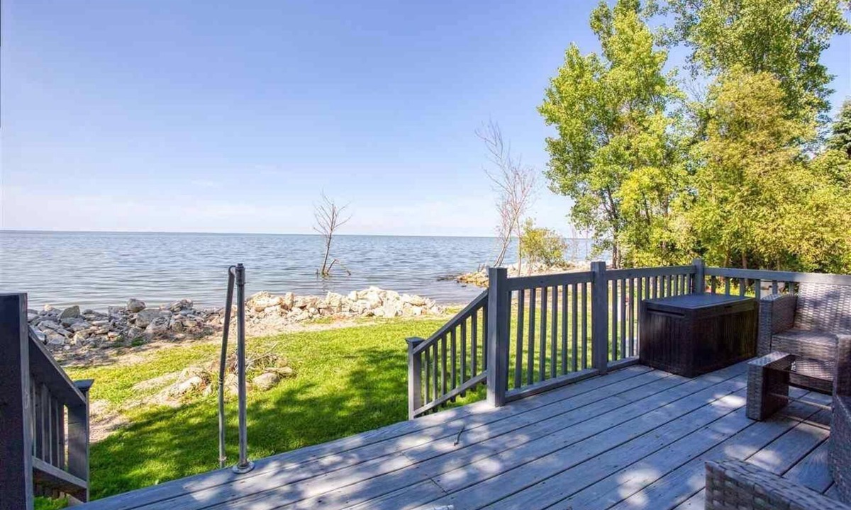 Brussels Cottage | Dogs Stay Free! Waterfront Door County Cottage