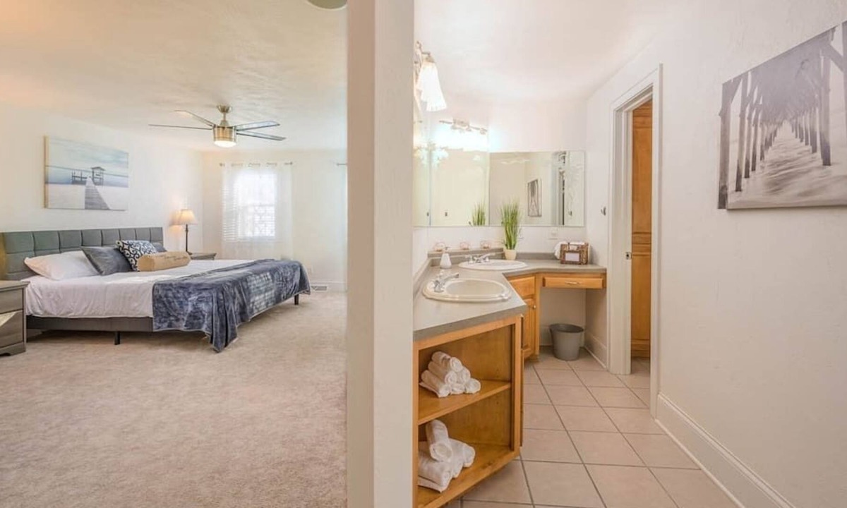 Menasha House | Doty Island Destination Home - Luxury Living