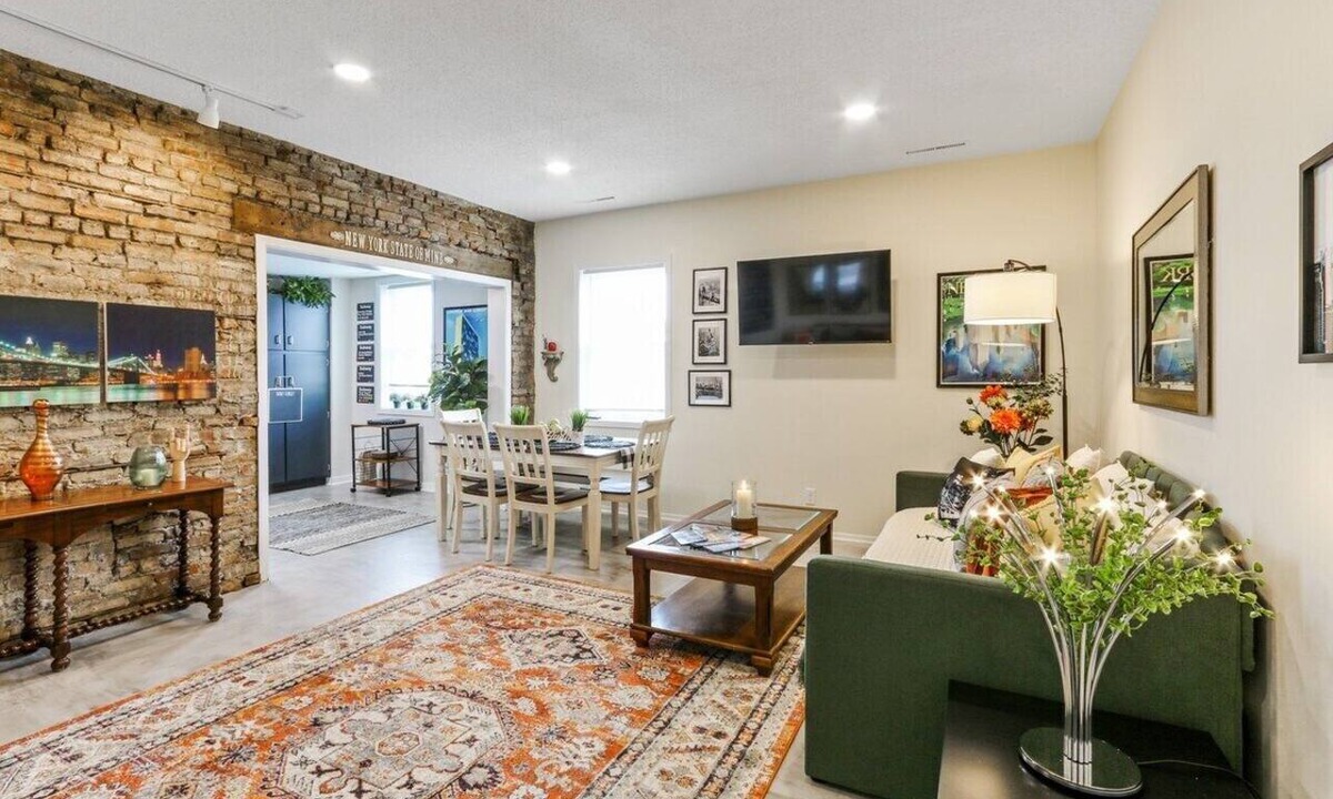 Lake Geneva Apartment | Downtown Lake Geneva New York Suite Walk to Beach Dining Shops Sleeps 8