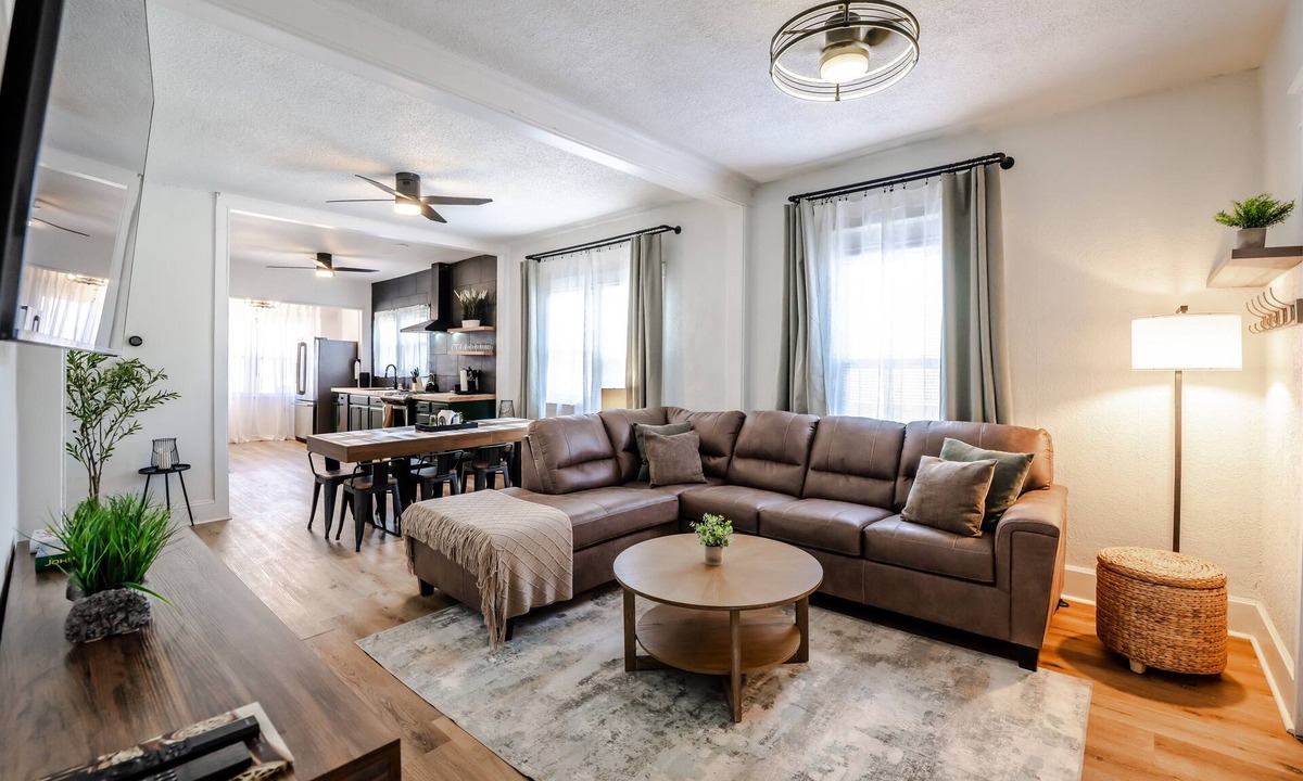 Moline House | Downtown Landing: Extended Stays and Relocations