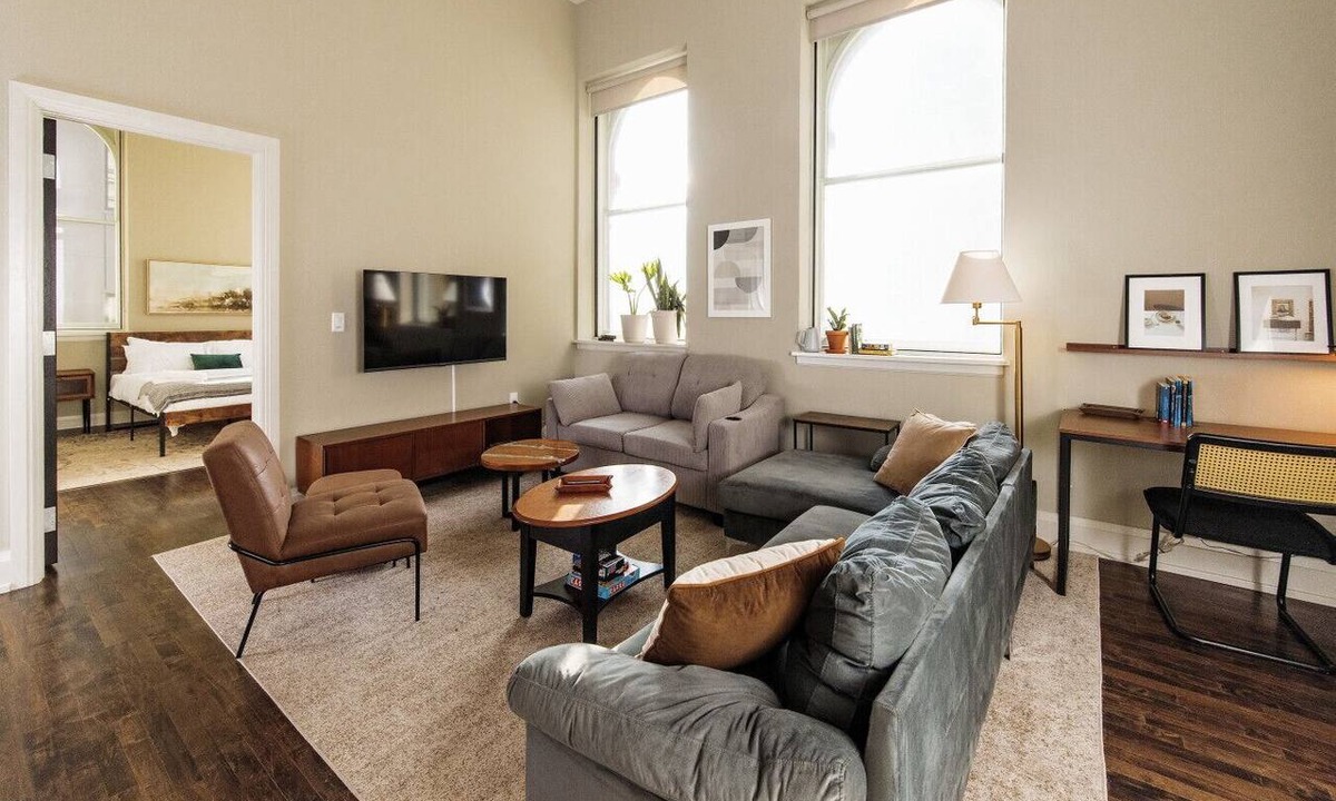East Town Apartment | Downtown Luxe 2BR Loft Apt | Sleeps 8 | Walkable