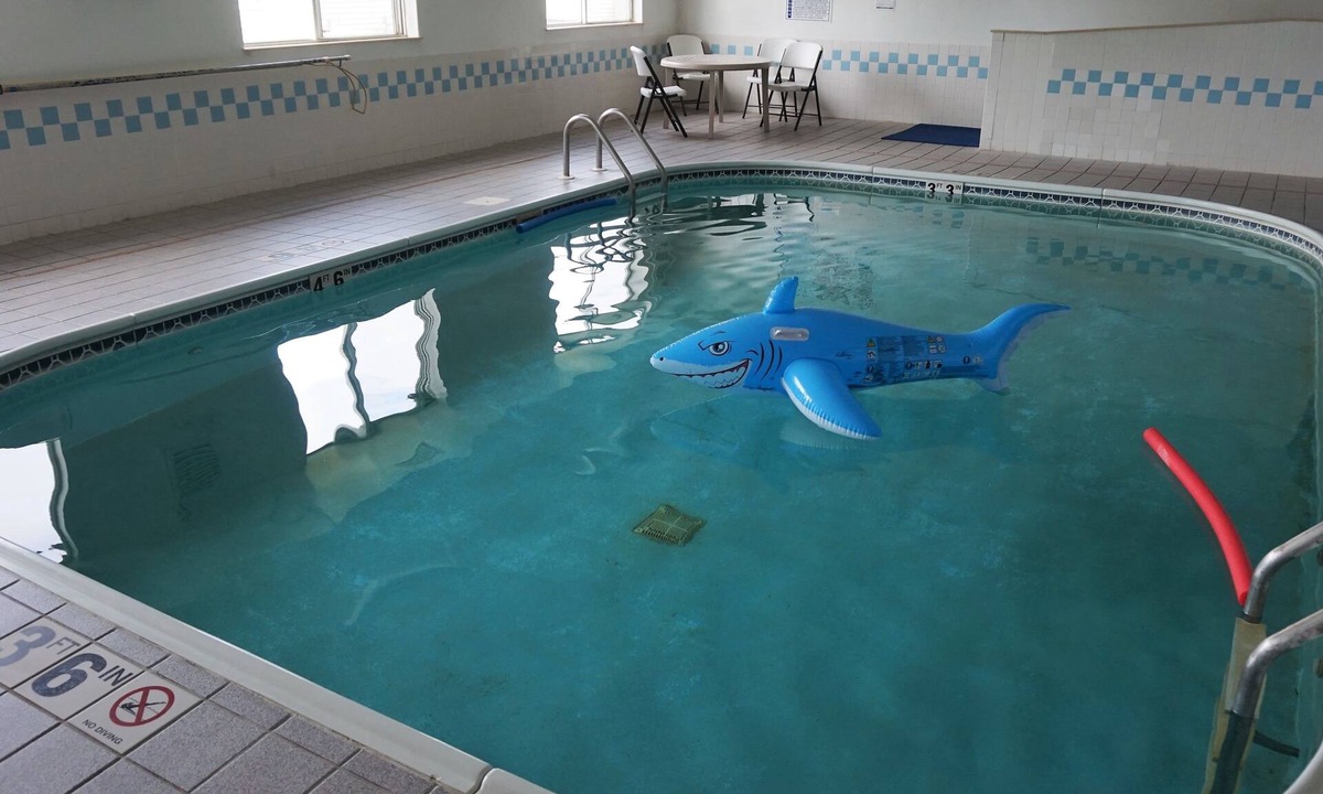 Pekin Hotel | Econo Lodge Inn & Suites Pekin - Peoria Area