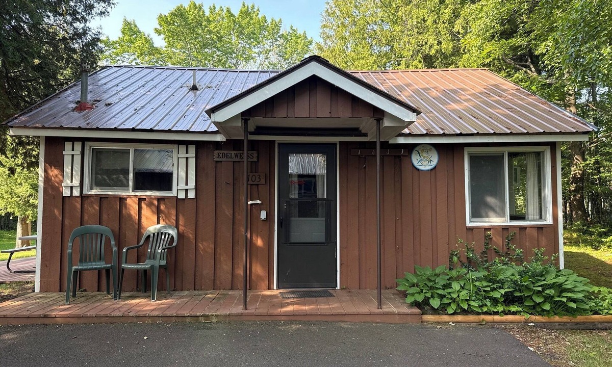 Ontonagon Cottage | Edelweiss at Miller's Cottages