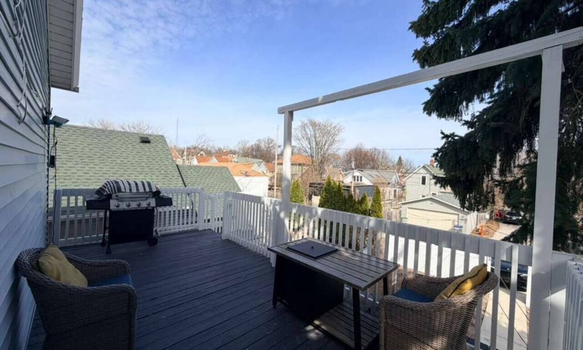 Milwaukee House | EKO Stays | Executive Retreat Near Brady St